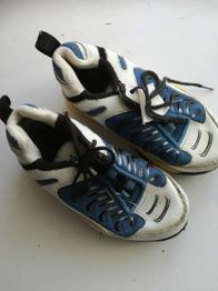 Sport Schuhe Turnschuhe Gr. 26