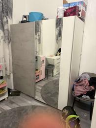 Schrank mit Schiebetüren