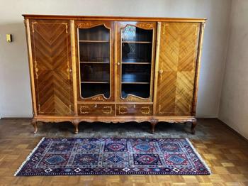 Vitrine mit Intarsien GRATIS!