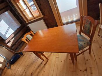 Tisch mit 3 Stühlen 120×80×75