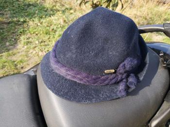 Alter Damenhut, Dachbodenfund, ohne Garantie