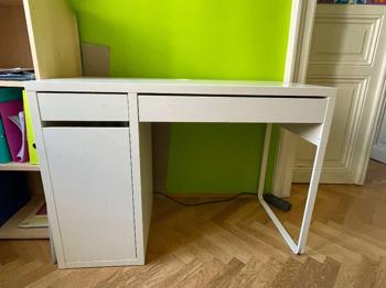 Schreibtisch mit Stauraum