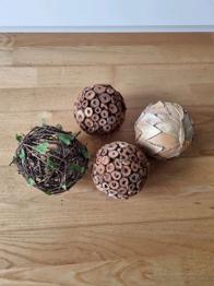 Dekoration, 4 Kugeln