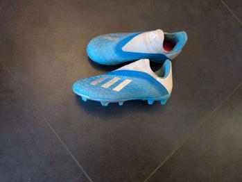 (reserviert) Fußballschuhe Größe 32 zu verschenken