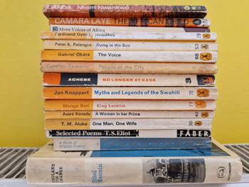 (reserviert) Bücher - Taschenbücher in englischer Sprache (Afrika)