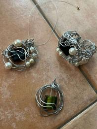 Handgefertigter Armreif und 2 Anhänger plus Kette Trachtenschmuck