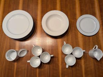 (reserviert) Geschirr Service mit blauem Rand