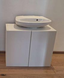 Waschtisch mit Waschbecken