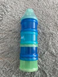 Milchpulver Transportbox mit Trichterschnabel