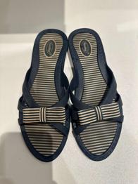 Badeschlapfen zu verschenken