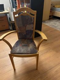 4 hochwertige Holzsessel zu verschenken