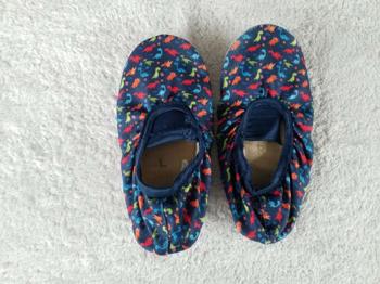 Turnpatscherl/ Turnschläppchen, Gr. 29/39, bunt mit Dinos
