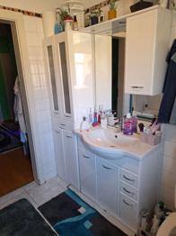 Badezimmer Waschtisch + Armatur und Badezimmerkasten