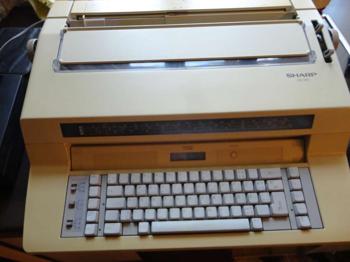 Sharp Schreibmaschine