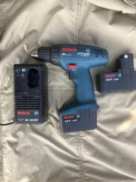 Bosch Akku Bohrschrauber 9,6 V inkl. Ladegerät (defekte Akkus)