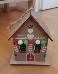 Deko Haus (mit LED, Batterie ist aus)