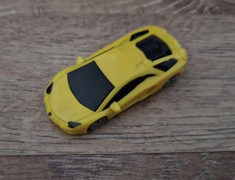 Spielzeug - Auto - gelb