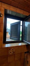 (reserviert) Fenster mit Fensterladen