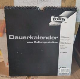 Schwarzer Wandkalender zum selber gestalten