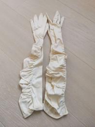 Cremefarbene Ballhandschuhe