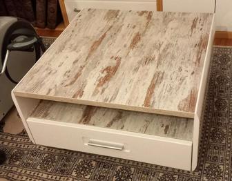 Ausziehtisch, Couchtisch, Schuhschränke, Schreibtischlampe