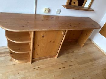 Schreibtisch aus Holz