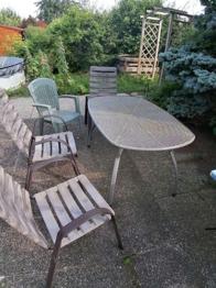 Sitzgruppe Tisch mit 4 Sesseln