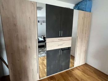 (reserviert) Kleiderschrank