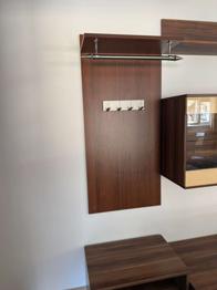 Garderobe mit Couchtisch zu verschenken