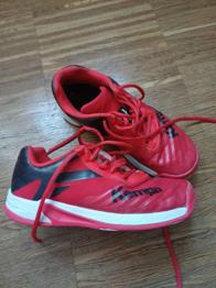 Verschenke Buben Turnschuhe Größe 37