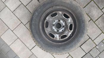4 Stahlfelgen mit Winterreifen ca 5 mm Profil 175/70/13 zuletzt gefahren Golf 3 inkl. Radkappen