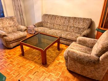 Couch und Couchtisch