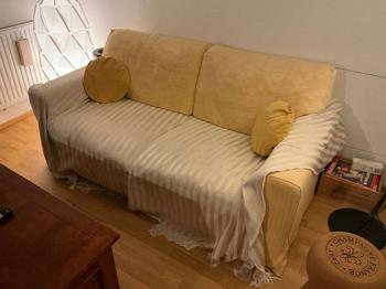 Sofa 178 cm in sehr gutem Zustand - mit Kissen & Decke - Mayrhofen 26.03.