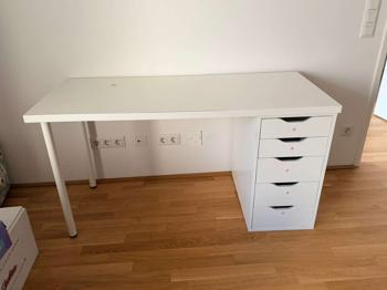 (reserviert) Computertisch und Bett