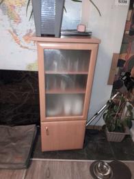 Wohnzimmer kleine Schrank wie auf Bild. Zu verschenken.