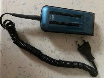 (reserviert) Elektrischer Rasierer