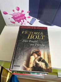 Der Teufel zu Pferde , dann sehr viele. Nora Roberts Bücher sind Familien Geschichte sehr schön und interessant.