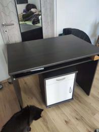 Schreibtisch kommt sonst zum Müll