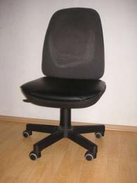 Drehsessel / Bürostuhl mit verstellbarer Rückenlehne, aber defektem Gaslift zu verschenken, Sitzhöhe = 44,5 cm