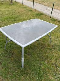 Gartentisch aus Glas