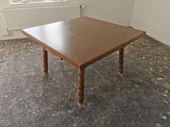 Großer Holztisch zu verschenken