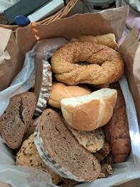 Brot Semmel Gebäck für Tiere eventuell alles ist hart