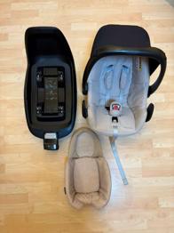 (reserviert) Maxi Cosi Babyschale + ISOFIX Station + Newborn Einsatz