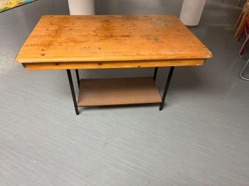 Holztisch gegen Selbstabholung zu verschenken