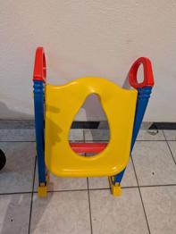 Kinderklositz mit Treppe