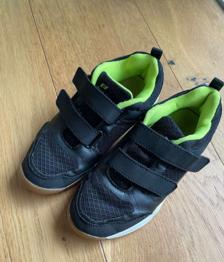 Hallenschuhe Größe 31