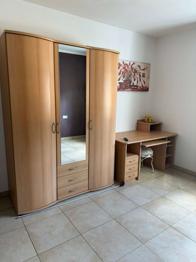 Verschenke Kasten mit Schreibtisch