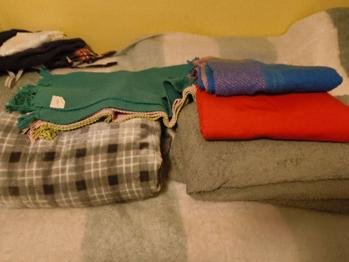 Konvolut Decken , Bettwäsche