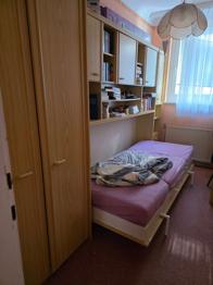 Wandverbau mit ausklappbarem bett