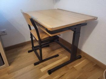 Schreibtisch mit Stuhl für Kind